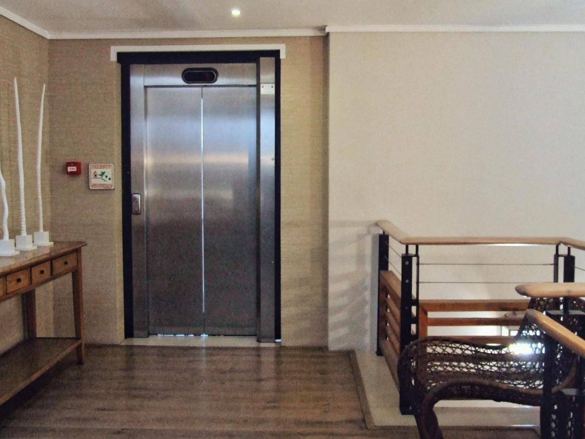 210 Gallery Luxury Studio Apartment Книсна Екстер'єр фото