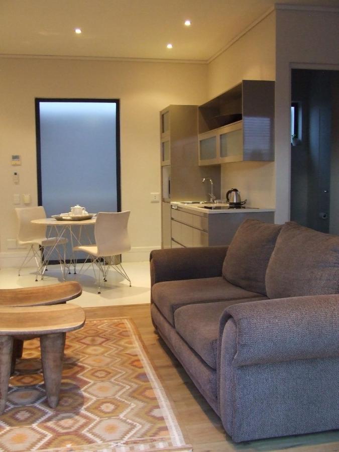 210 Gallery Luxury Studio Apartment Книсна Екстер'єр фото