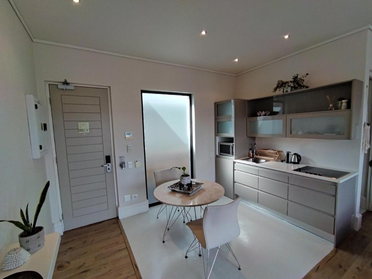 210 Gallery Luxury Studio Apartment Книсна Екстер'єр фото